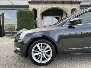 Skoda Octavia Combi 2,0 TDI Style Limited DSG/VIRTUAL-C./RFK/SHZ/PANO/AMBIENTE/ZAHNRIEMEN NEU/1.BESITZ