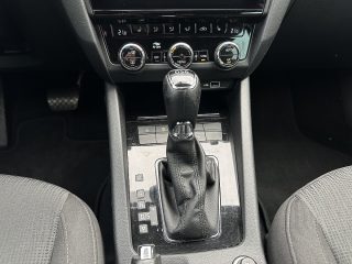 Skoda Octavia Combi 2,0 TDI Style Limited DSG/VIRTUAL-C./RFK/SHZ/PANO/AMBIENTE/ZAHNRIEMEN NEU/1.BESITZ