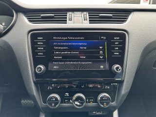 Skoda Octavia Combi 2,0 TDI Style Limited DSG/VIRTUAL-C./RFK/SHZ/PANO/AMBIENTE/ZAHNRIEMEN NEU/1.BESITZ