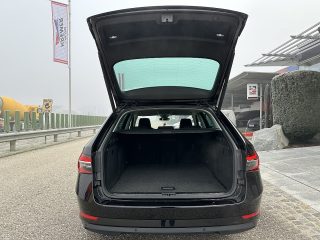 Skoda Superb Kombi 2,0 TDI Style DSG/1.BESITZ/ACC/SHA/SHZ/LED/MEMORY/AHK