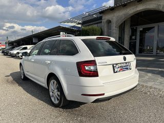 Skoda Octavia Combi 2,0 TDI Style Limited/VIRTUAL-C./SHZ/ACC/AHK/LED/1.BESITZ/ZAHNRIEMEN NEU