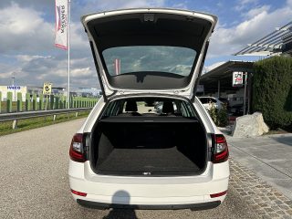 Skoda Octavia Combi 2,0 TDI Style Limited/VIRTUAL-C./SHZ/ACC/AHK/LED/1.BESITZ/ZAHNRIEMEN NEU