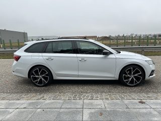 Skoda Octavia Combi 2,0 TDI 4x4 Style DSG/SPORTSITZE/RFK/PANO/MATRIX-LED/ACC/AHK/SHA/SHZ/VIRTUAL-C.