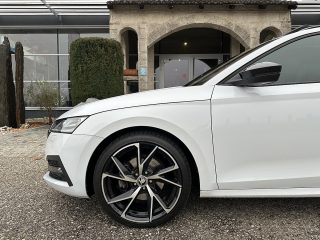 Skoda Octavia Combi 2,0 TDI 4x4 Style DSG/SPORTSITZE/RFK/PANO/MATRIX-LED/ACC/AHK/SHA/SHZ/VIRTUAL-C.