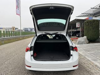 Skoda Octavia Combi 2,0 TDI 4x4 Style DSG/SPORTSITZE/RFK/PANO/MATRIX-LED/ACC/AHK/SHA/SHZ/VIRTUAL-C.