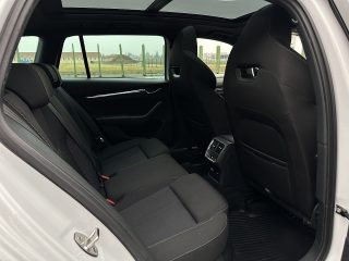 Skoda Octavia Combi 2,0 TDI 4x4 Style DSG/SPORTSITZE/RFK/PANO/MATRIX-LED/ACC/AHK/SHA/SHZ/VIRTUAL-C.