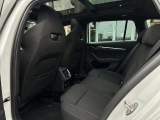 Skoda Octavia Combi 2,0 TDI 4x4 Style DSG/SPORTSITZE/RFK/PANO/MATRIX-LED/ACC/AHK/SHA/SHZ/VIRTUAL-C.