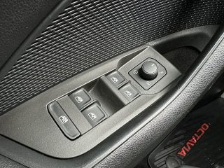 Skoda Octavia Combi 2,0 TDI 4x4 Style DSG/SPORTSITZE/RFK/PANO/MATRIX-LED/ACC/AHK/SHA/SHZ/VIRTUAL-C.