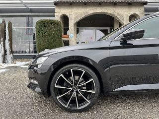 Skoda Superb Kombi 2,0 TDI Style DSG/AHK/MATRIX-LED/ACC/VIRTUAL-C./SHA/SWA/RFK/SHZ/1.BESITZ