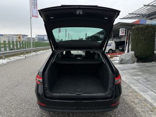Skoda Superb Kombi 2,0 TDI Style DSG/AHK/MATRIX-LED/ACC/VIRTUAL-C./SHA/SWA/RFK/SHZ/1.BESITZ