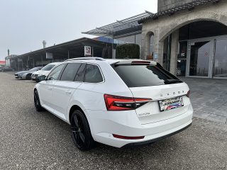 Skoda Superb Kombi 2,0 TDI Style DSG/VIRTUAL-C./ACC/RFK/SHA/SWA/TWA/AHK/PANO/MATRIX-LED/1.BESITZ