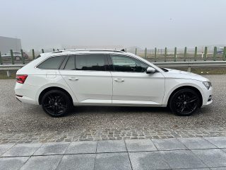 Skoda Superb Kombi 2,0 TDI Style DSG/VIRTUAL-C./ACC/RFK/SHA/SWA/TWA/AHK/PANO/MATRIX-LED/1.BESITZ
