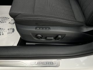 Skoda Superb Kombi 2,0 TDI Style DSG/VIRTUAL-C./ACC/RFK/SHA/SWA/TWA/AHK/PANO/MATRIX-LED/1.BESITZ