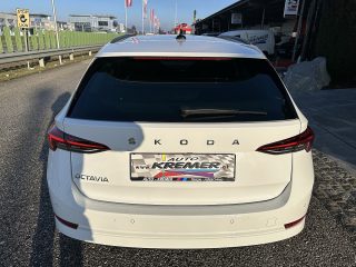 Skoda Octavia Combi 2,0 TDI Ambition DSG/SHA/AHK/RFK/AMBIENTE/SPORTSITZE/SHZ