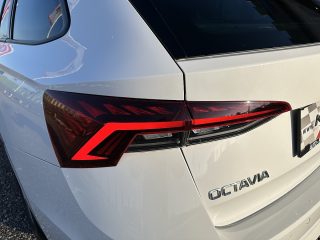 Skoda Octavia Combi 2,0 TDI Ambition DSG/SHA/AHK/RFK/AMBIENTE/SPORTSITZE/SHZ