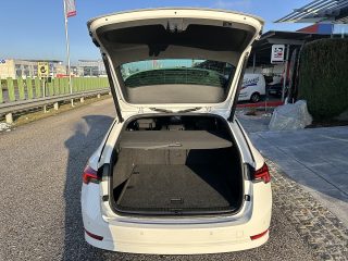 Skoda Octavia Combi 2,0 TDI Ambition DSG/SHA/AHK/RFK/AMBIENTE/SPORTSITZE/SHZ