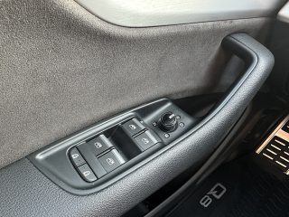 Audi Q8 50 TDI Quattro Tiptronic/*3xS-LINE*/AHK/RFK/SHZ/ACC/SHA/V.COCKPIT/22-ZOLL