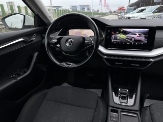 Skoda Octavia Combi 2,0 TDI Premium DSG/AHK/VIRTUAL-C./SHA/RFK/CANTON/MATRIX-LED/ACC