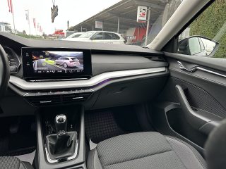 Skoda Octavia Combi 2,0 TDI Ambition/ACC/SHA/RFK/AMBIENTE/SHZ/LED/VIRTUAL-C./NAVI