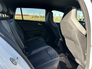 VW Golf Variant 2,0 TDI R-Line DSG/ACC/SHA/SWA/RFK/AMBIENTE/V.COCKPIT/1.BESITZ/MwSt.