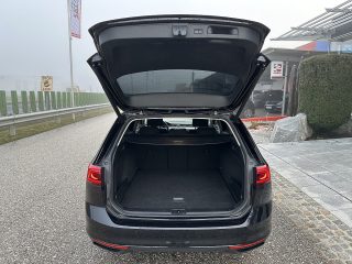 VW Passat Variant 2,0 SCR TDI DSG/SHA/MASSAGE/NAVI/APPLE-CARPLAY1.BESITZ/MATRIX-LED/ACC/SHZ