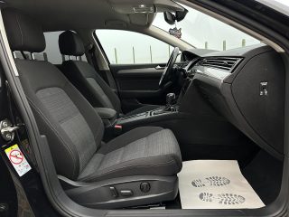 VW Passat Variant 2,0 SCR TDI DSG/SHA/MASSAGE/NAVI/APPLE-CARPLAY1.BESITZ/MATRIX-LED/ACC/SHZ