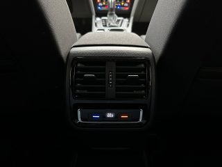 VW Passat Variant 2,0 SCR TDI DSG/SHA/MASSAGE/NAVI/APPLE-CARPLAY1.BESITZ/MATRIX-LED/ACC/SHZ
