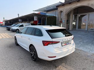 Skoda Octavia Combi 2,0 TDI Style DSG/AHK/ACC/SHA/TWA/RFK/SHZ/AMBIENTE/ZAHNRIEMEN + GR. SERVICE NEU