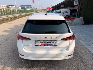 Skoda Octavia Combi 2,0 TDI Style DSG/AHK/ACC/SHA/TWA/RFK/SHZ/AMBIENTE/ZAHNRIEMEN + GR. SERVICE NEU