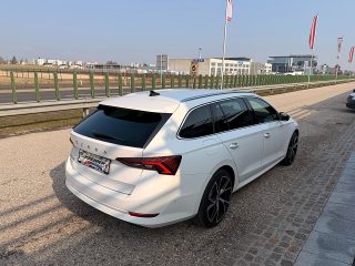 Skoda Octavia Combi 2,0 TDI Style DSG/AHK/ACC/SHA/TWA/RFK/SHZ/AMBIENTE/ZAHNRIEMEN + GR. SERVICE NEU