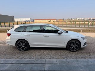 Skoda Octavia Combi 2,0 TDI Style DSG/AHK/ACC/SHA/TWA/RFK/SHZ/AMBIENTE/ZAHNRIEMEN + GR. SERVICE NEU