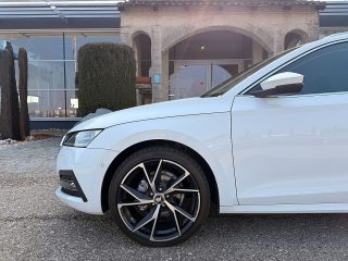 Skoda Octavia Combi 2,0 TDI Style DSG/AHK/ACC/SHA/TWA/RFK/SHZ/AMBIENTE/ZAHNRIEMEN + GR. SERVICE NEU