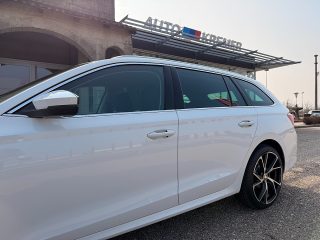 Skoda Octavia Combi 2,0 TDI Style DSG/AHK/ACC/SHA/TWA/RFK/SHZ/AMBIENTE/ZAHNRIEMEN + GR. SERVICE NEU