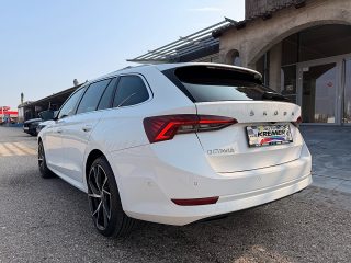 Skoda Octavia Combi 2,0 TDI Style DSG/AHK/ACC/SHA/TWA/RFK/SHZ/AMBIENTE/ZAHNRIEMEN + GR. SERVICE NEU