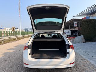 Skoda Octavia Combi 2,0 TDI Style DSG/AHK/ACC/SHA/TWA/RFK/SHZ/AMBIENTE/ZAHNRIEMEN + GR. SERVICE NEU