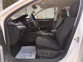 Skoda Octavia Combi 2,0 TDI Style DSG/AHK/ACC/SHA/TWA/RFK/SHZ/AMBIENTE/ZAHNRIEMEN + GR. SERVICE NEU