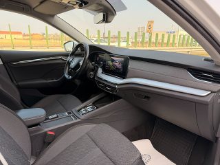 Skoda Octavia Combi 2,0 TDI Style DSG/AHK/ACC/SHA/TWA/RFK/SHZ/AMBIENTE/ZAHNRIEMEN + GR. SERVICE NEU