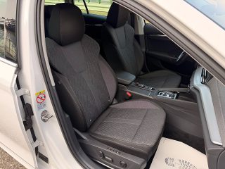 Skoda Octavia Combi 2,0 TDI Style DSG/AHK/ACC/SHA/TWA/RFK/SHZ/AMBIENTE/ZAHNRIEMEN + GR. SERVICE NEU