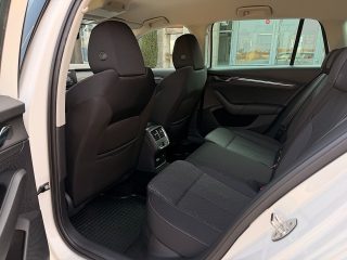 Skoda Octavia Combi 2,0 TDI Style DSG/AHK/ACC/SHA/TWA/RFK/SHZ/AMBIENTE/ZAHNRIEMEN + GR. SERVICE NEU