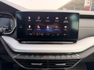 Skoda Octavia Combi 2,0 TDI Style DSG/AHK/ACC/SHA/TWA/RFK/SHZ/AMBIENTE/ZAHNRIEMEN + GR. SERVICE NEU