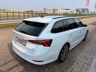 Skoda Octavia Combi 2,0 TDI 4x4 Style DSG/AHK/RFK/VIRTUAL-C./ACC/SHA/TWA/SHZ/MATRIX-LED/NAVI