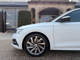 Skoda Octavia Combi 2,0 TDI 4x4 Style DSG/AHK/RFK/VIRTUAL-C./ACC/SHA/TWA/SHZ/MATRIX-LED/NAVI