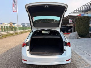 Skoda Octavia Combi 2,0 TDI 4x4 Style DSG/AHK/RFK/VIRTUAL-C./ACC/SHA/TWA/SHZ/MATRIX-LED/NAVI