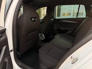 Skoda Octavia Combi 2,0 TDI 4x4 Style DSG/AHK/RFK/VIRTUAL-C./ACC/SHA/TWA/SHZ/MATRIX-LED/NAVI