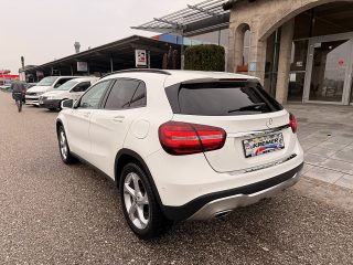 Mercedes-Benz GLA 200 d Austria Edition/LED/SPORTSITZE/RFK/SHZ/TEMPOMAT/NAVI/KEYLESS