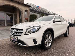Mercedes-Benz GLA 200 d Austria Edition/LED/SPORTSITZE/RFK/SHZ/TEMPOMAT/NAVI/KEYLESS