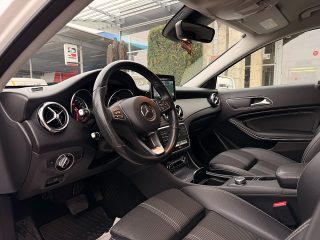 Mercedes-Benz GLA 200 d Austria Edition/LED/SPORTSITZE/RFK/SHZ/TEMPOMAT/NAVI/KEYLESS