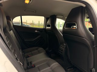 Mercedes-Benz GLA 200 d Austria Edition/LED/SPORTSITZE/RFK/SHZ/TEMPOMAT/NAVI/KEYLESS