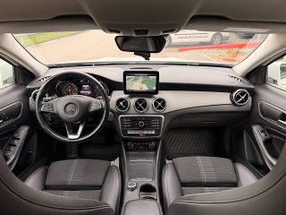 Mercedes-Benz GLA 200 d Austria Edition/LED/SPORTSITZE/RFK/SHZ/TEMPOMAT/NAVI/KEYLESS