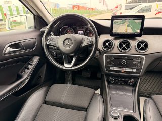Mercedes-Benz GLA 200 d Austria Edition/LED/SPORTSITZE/RFK/SHZ/TEMPOMAT/NAVI/KEYLESS